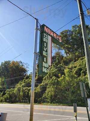 Nikki's Drive Inn
