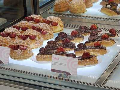 Sweet Hut Bakery & Cafe