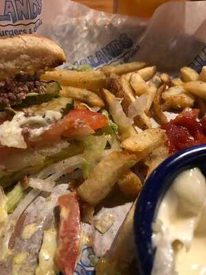 Islands Fine Burgers & Drinks