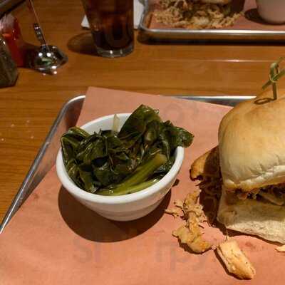 Small's Smokehouse & Oyster Bar