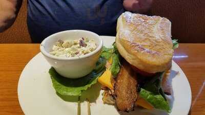 Small's Smokehouse & Oyster Bar