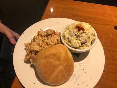 Small's Smokehouse & Oyster Bar