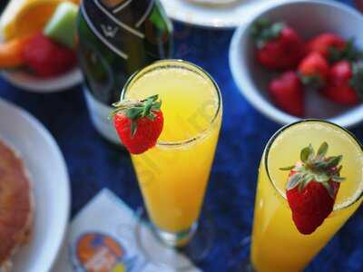 The Broken Yolk Cafe