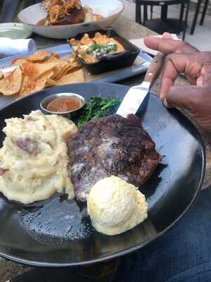 Lazy Dog Restaurant & Bar