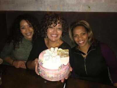 Hummingbird Macarons & Desserts