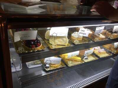 Hummingbird Macarons & Desserts