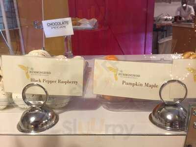 Hummingbird Macarons & Desserts