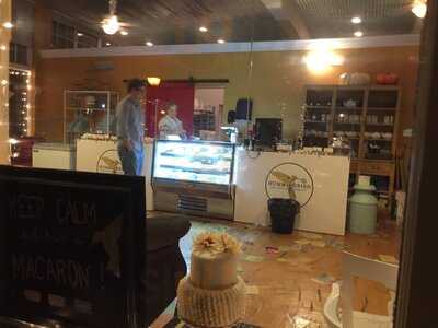 Hummingbird Macarons & Desserts