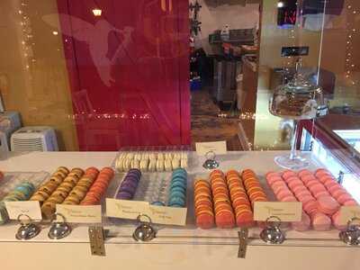 Hummingbird Macarons & Desserts