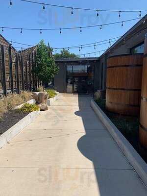 Elkmont Exchange Brewery & Eating House