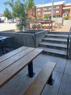 Elkmont Exchange Brewery & Eating House