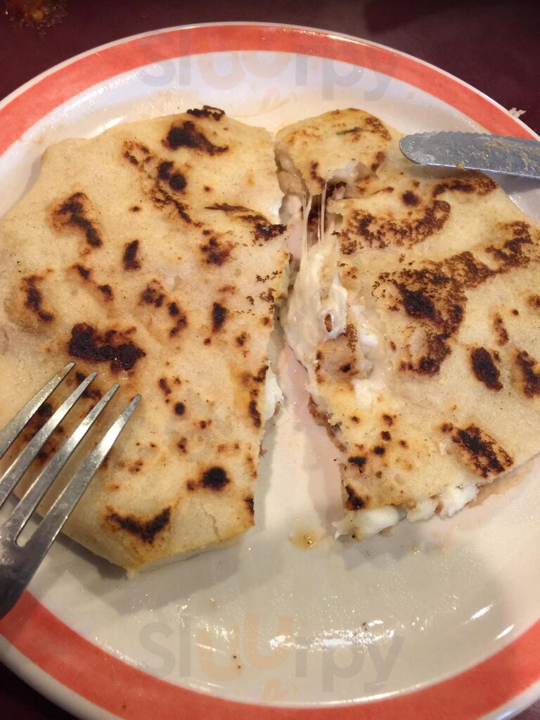 Pupuseria Y Restaurante