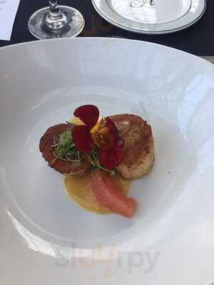 Atrium Bar And Bistro