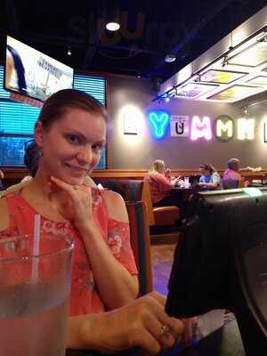 Red Robin Gourmet Burgers & Brews