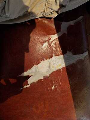 Red Robin Gourmet Burgers & Brews