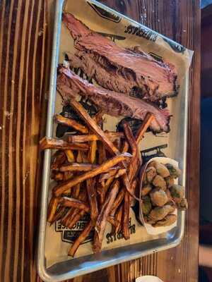 Maverick's Smokehouse & Taproom