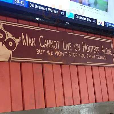 Hooters
