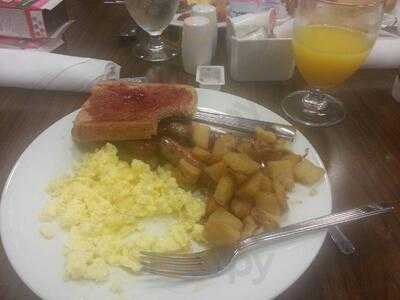 Hilton Garden Inn At Courthouse--great American Garden Grill