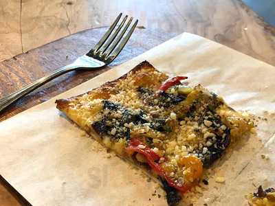 Jules Thin Crust Pizza