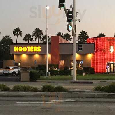 Hooters