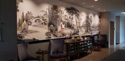 Hummingbird Bar And Kitchen