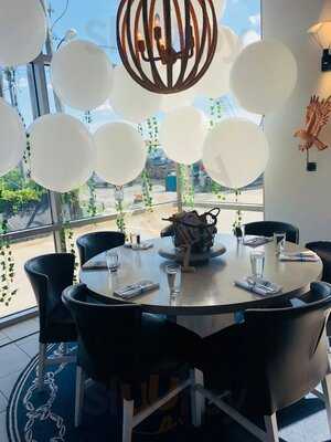 Hummingbird Bar And Kitchen