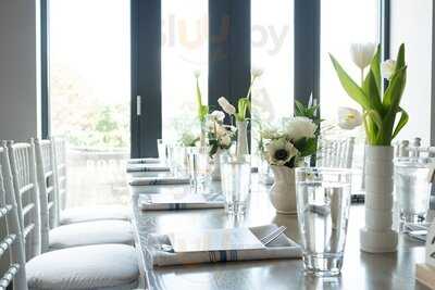 Hummingbird Bar And Kitchen