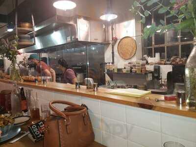 Rose's Noodles, Dumplings & Sweet Shop