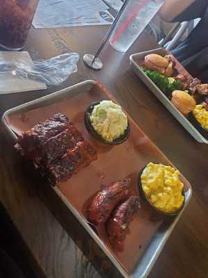 Famous Dave's Bar-b-que