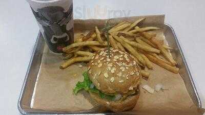 Mooyah Burgers, Fries & Shakes