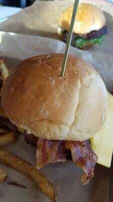 Mooyah Burgers, Fries & Shakes