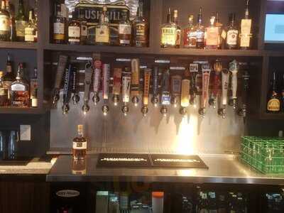 Stevarinos Italian Eatery & Pub