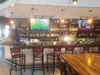 Stevarinos Italian Eatery & Pub