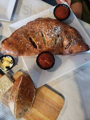 Stevarinos Italian Eatery & Pub