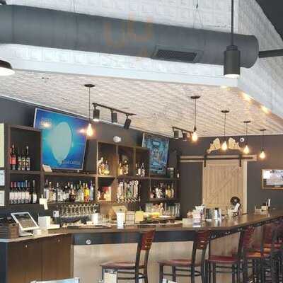 Stevarinos Italian Eatery & Pub