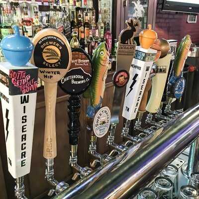 Stevarinos Italian Eatery & Pub