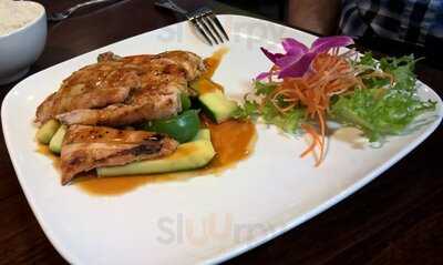 Umi Japanese Steakhouse & Sushi Lounge