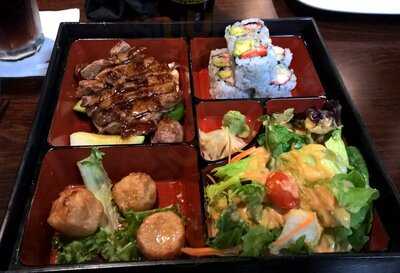 Umi Japanese Steakhouse & Sushi Lounge
