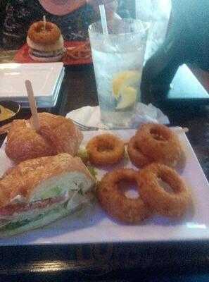 Red Robin Gourmet Burgers