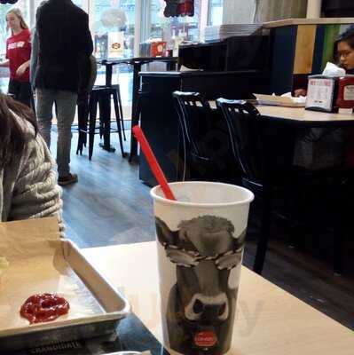 Mooyah Burgers, Fries & Shakes