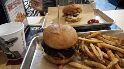 Mooyah Burgers, Fries & Shakes