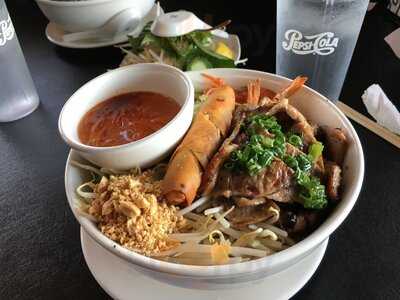 Pho & Sushi Vietnamese & Japanese Cuisine