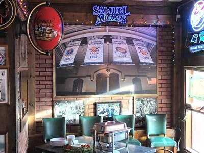 Devine's Restaurant & Sports Bar