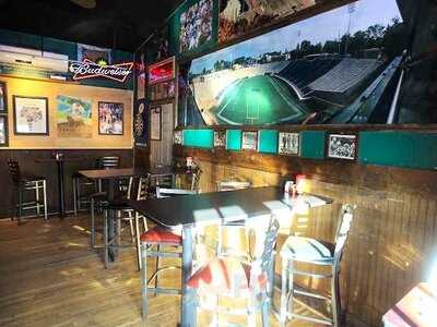 Devine's Restaurant & Sports Bar