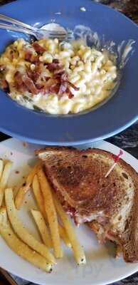 Quinn's Restaurant & Lounge