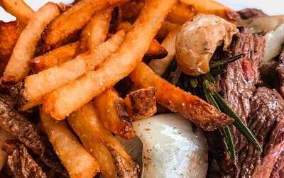 Quinn's Restaurant & Lounge