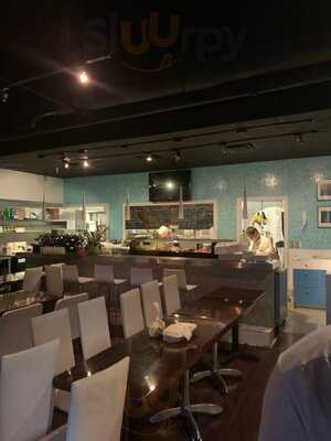 Fah Asian Bistro & Sushi Bar