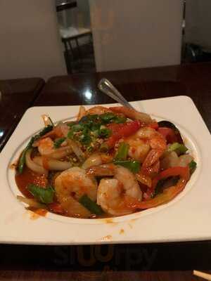 Fah Asian Bistro & Sushi Bar