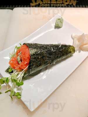 Happy Fish Sushi & Martini Bar