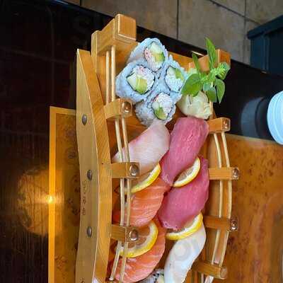 Wayo Sushi Bar & Grill